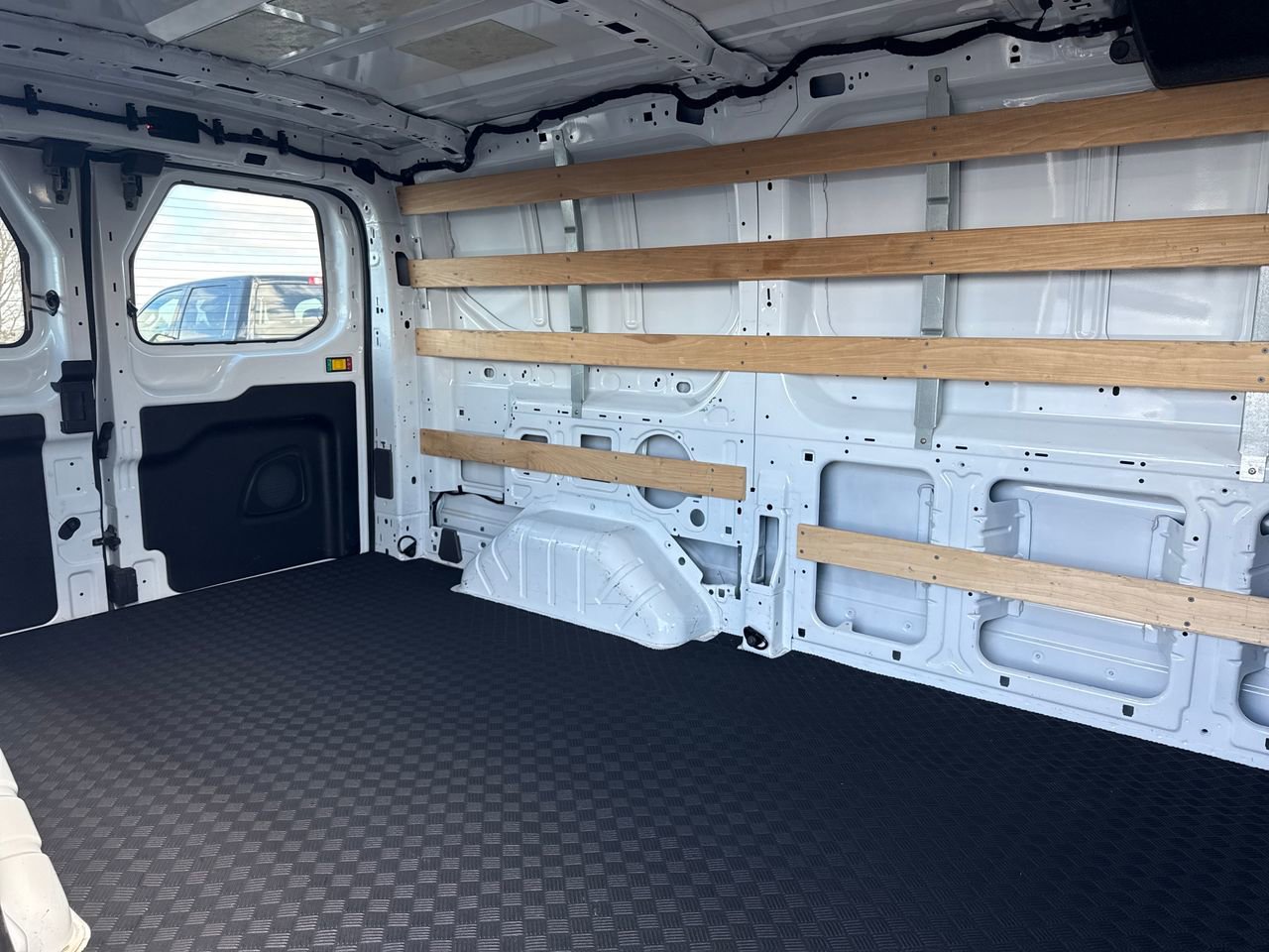 Used 2024 Ford Transit 250 Low Roof AWD w/ Exterior Upgrade Package image 9