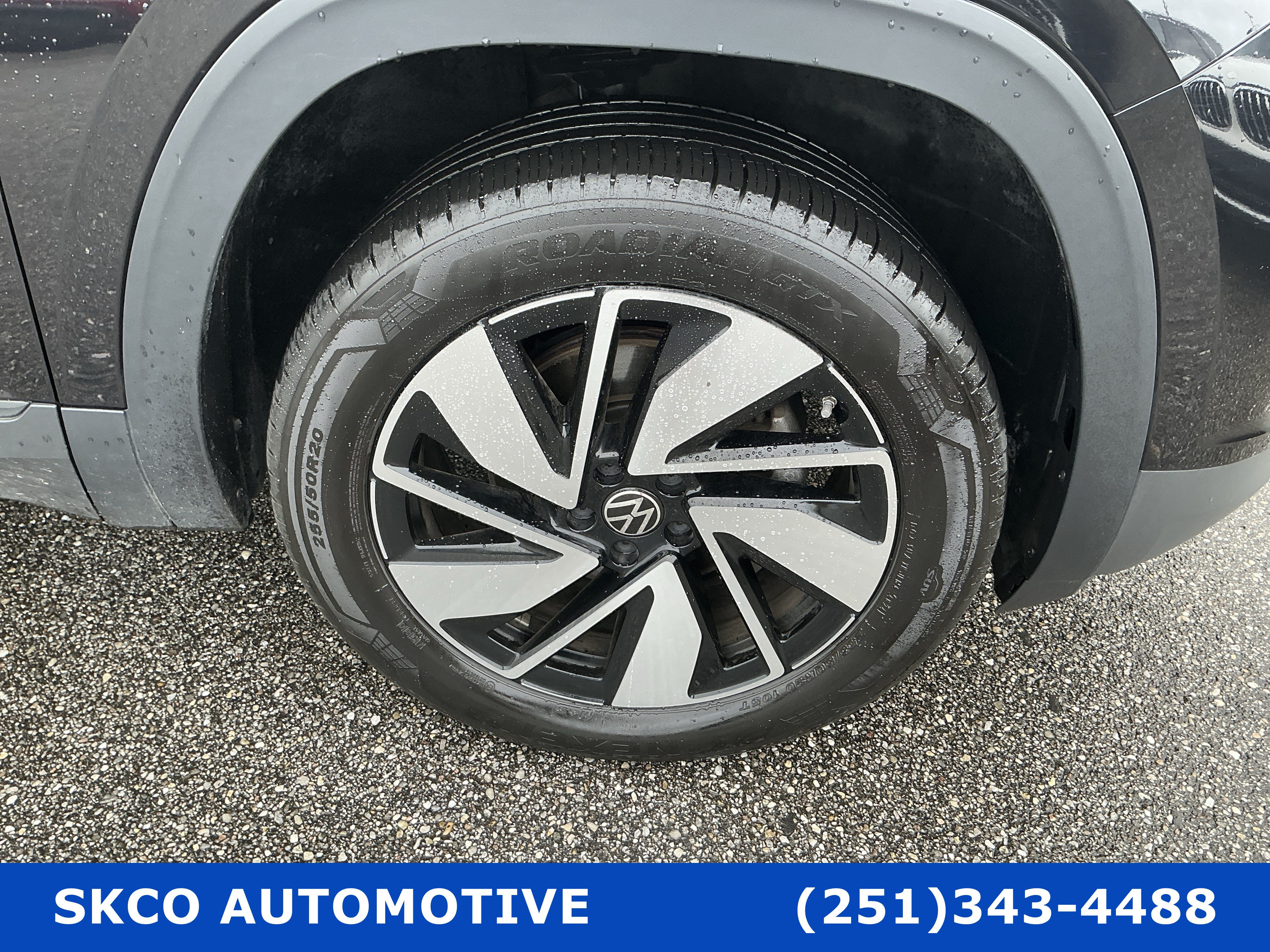 Used 2025 Volkswagen Atlas SE FWD image 9