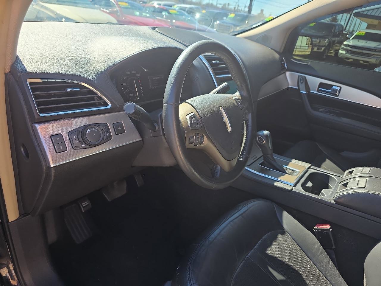 Used 2012 Lincoln MKX FWD image 10