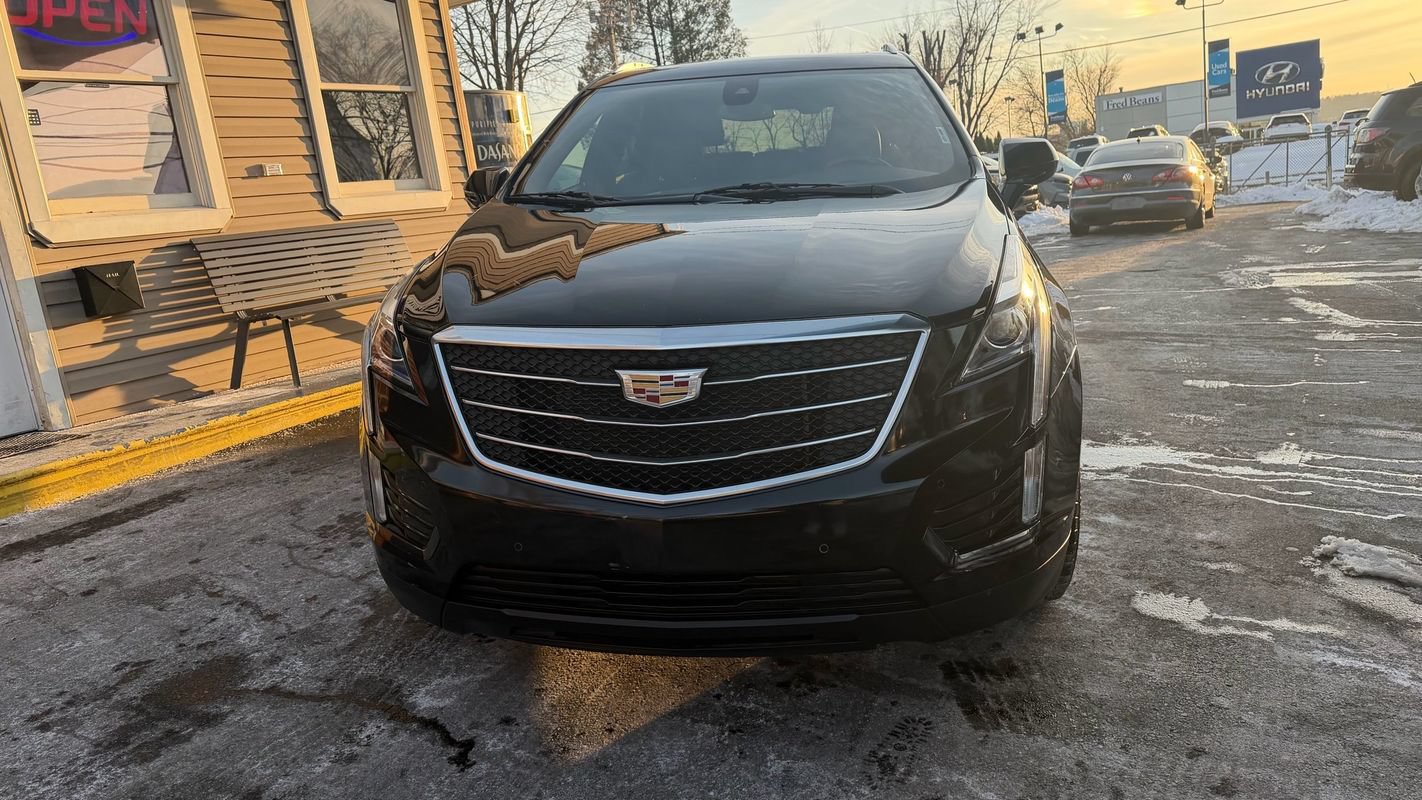 Used 2018 Cadillac XT5 Luxury w/ LPO, Black Ice Package FWD image 8