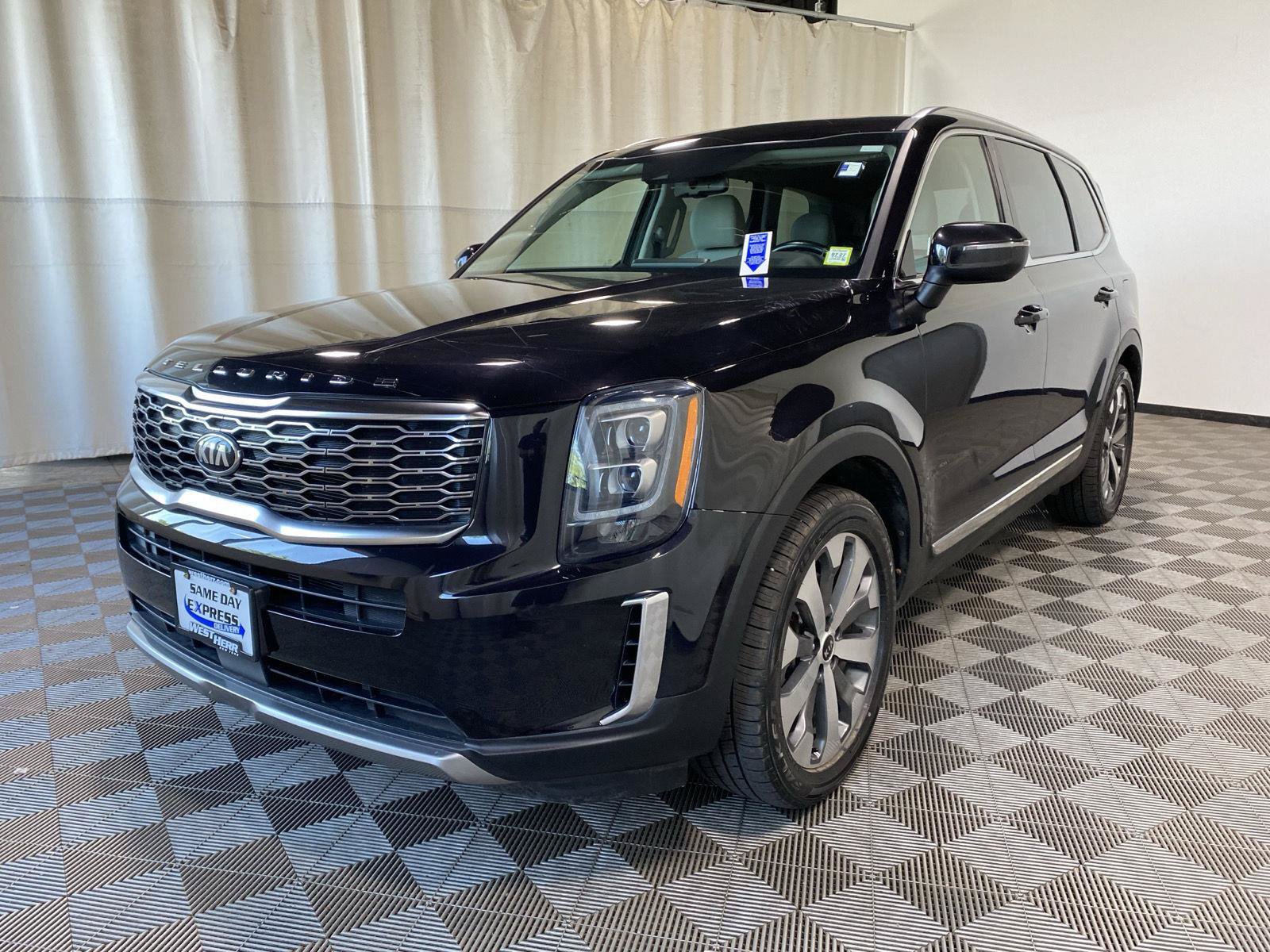 Used 2021 Kia Telluride EX w/ EX Premium Package AWD/4WD image 3