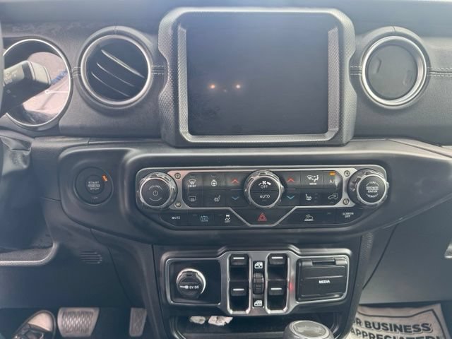 Used 2023 Jeep Wrangler Unlimited Sahara w/ Cold Weather Group AWD/4WD image 16