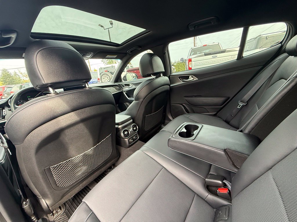 Used 2022 Kia Stinger GT1 AWD/4WD image 15