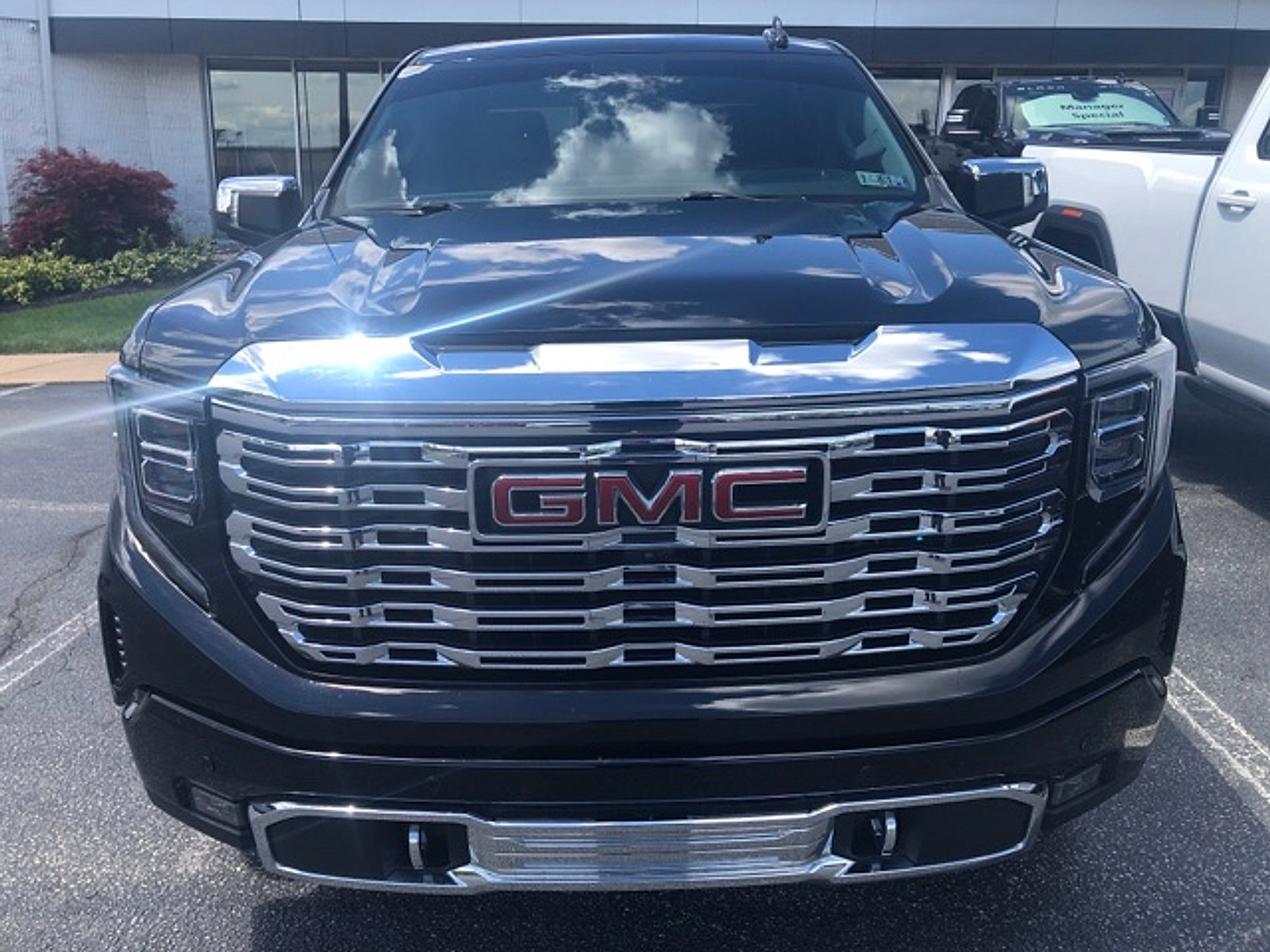 Used 2023 GMC Sierra 1500 Denali w/ Denali Reserve Package AWD/4WD image 4