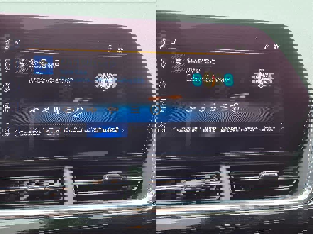 Used 2025 Chevrolet Trax RS w/ Sunroof Package image 17