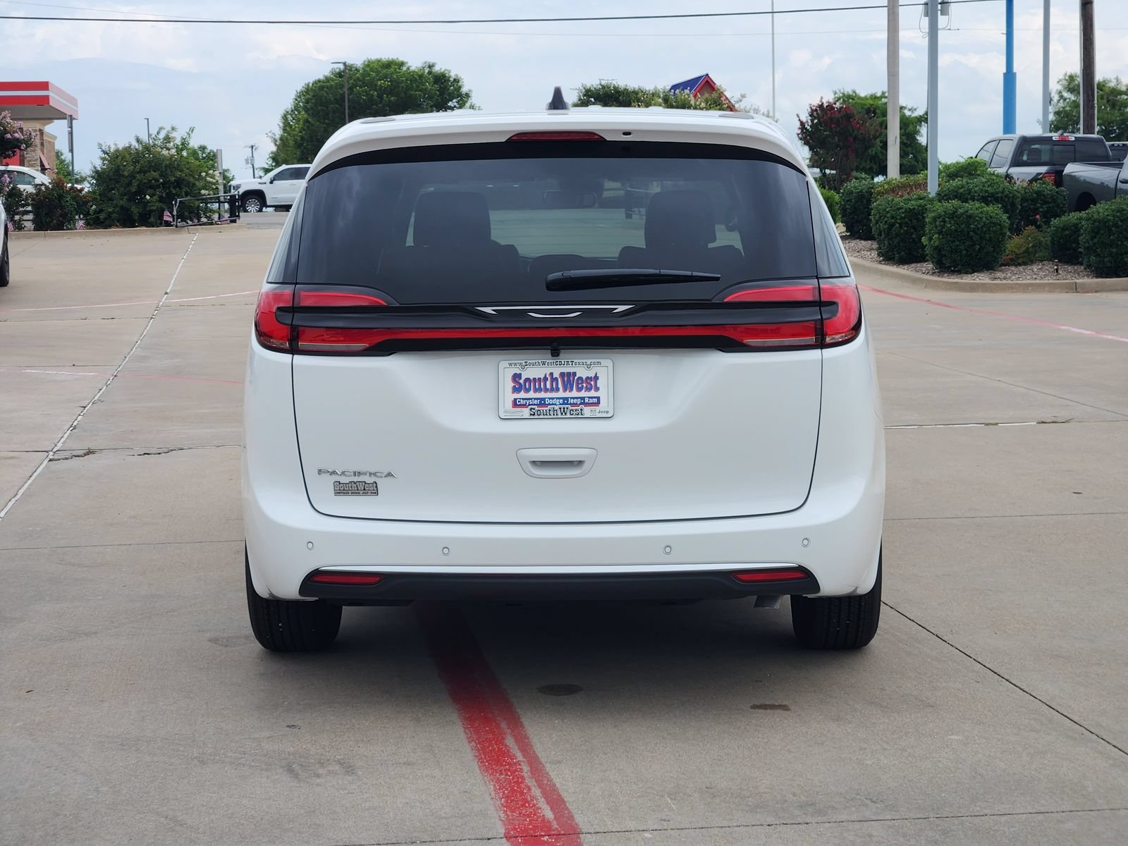 New 2027 Chrysler Pacifica Select FWD image 8