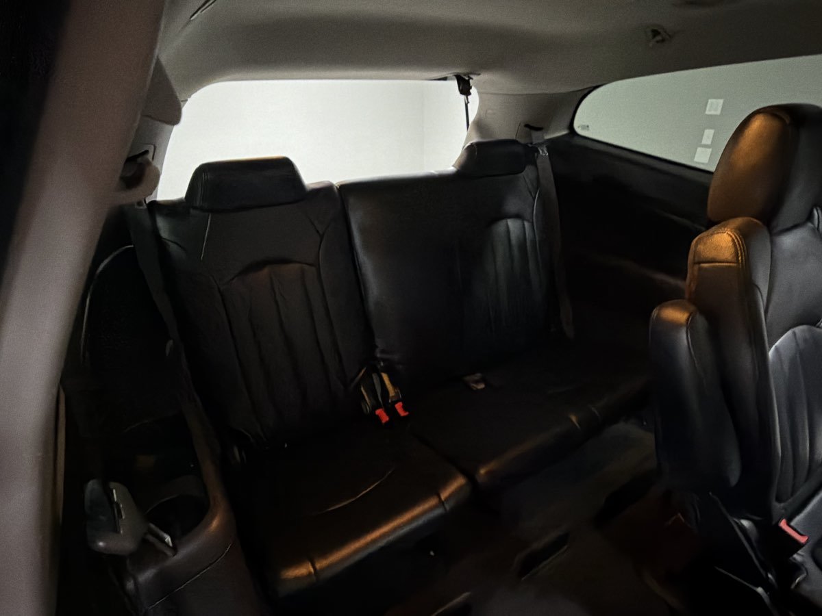 Used 2017 Chevrolet Traverse LT FWD image 25