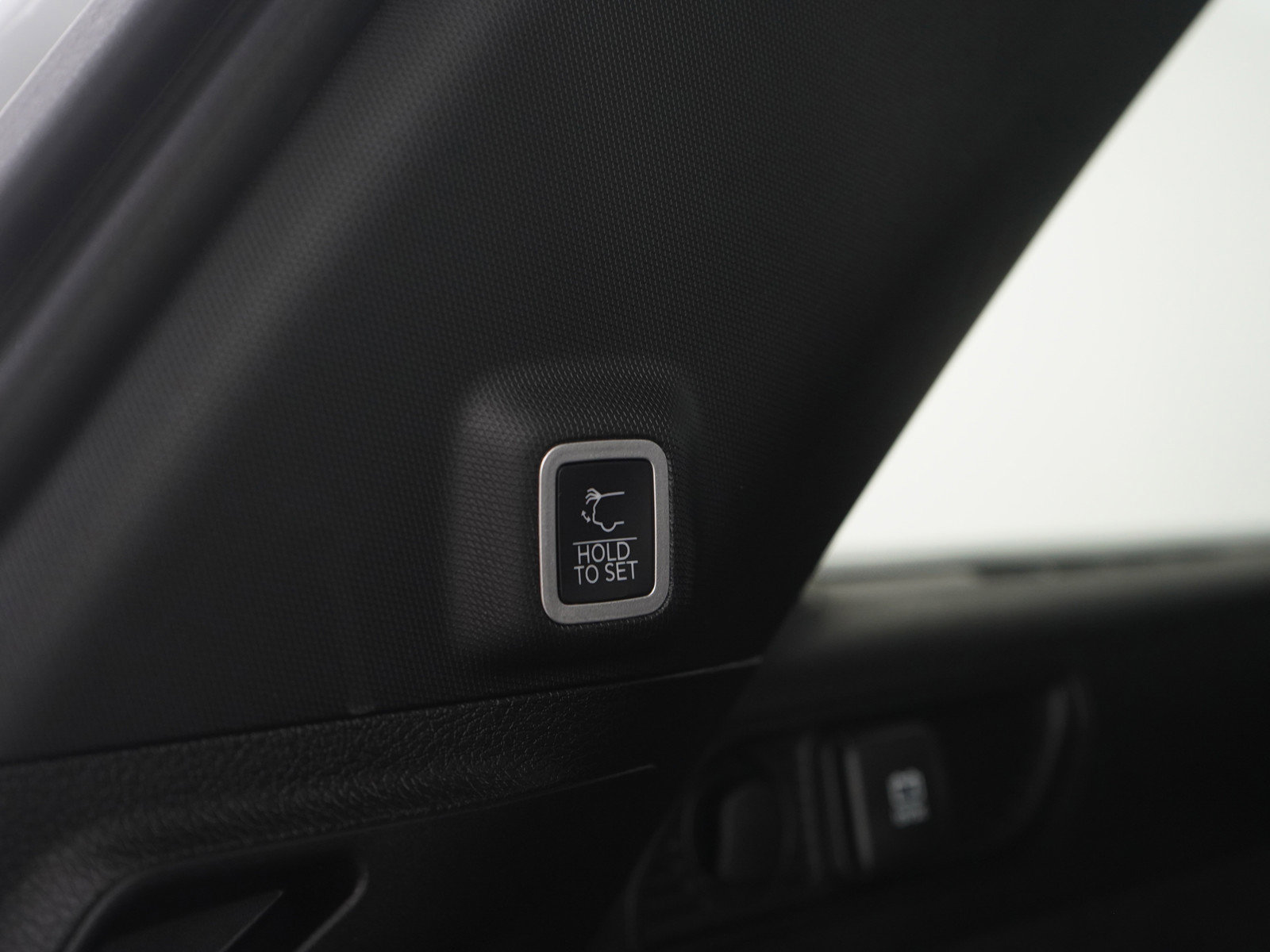 Used 2024 Jeep Grand Cherokee Overland w/ Luxury Tech Group IV image 18