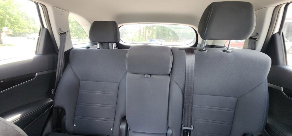 Used 2019 Kia Sorento S AWD/4WD image 9