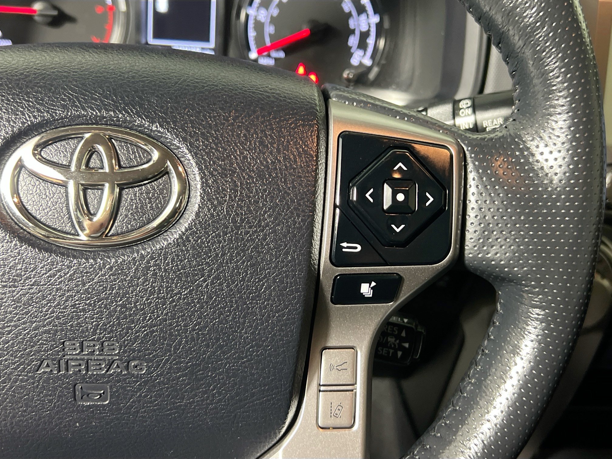 Used 2024 Toyota 4Runner SR5 Premium w/ Moonroof Package RWD image 19