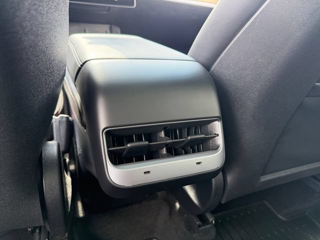 Used 2024 Tesla Model Y Long Range AWD/4WD image 14