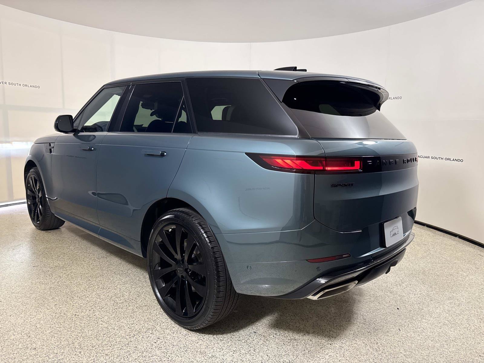 New 2026 Land Rover Range Rover Sport Dynamic SE AWD/4WD image 3