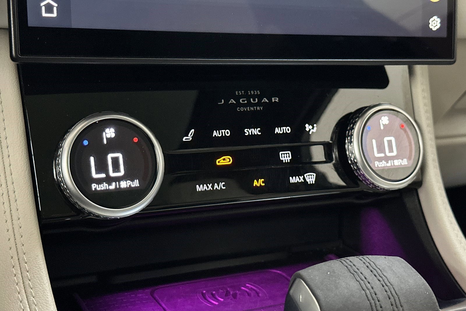 Used 2024 Jaguar F-PACE R-Dynamic S image 17