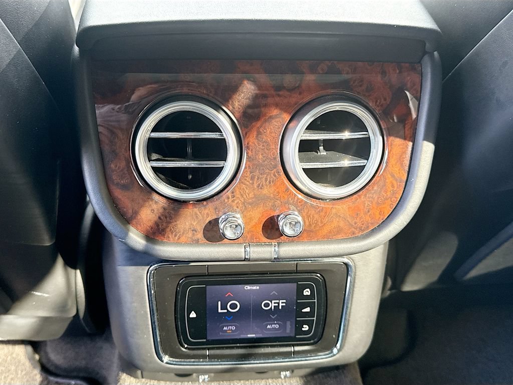 Used 2018 Bentley Bentayga AWD/4WD image 27