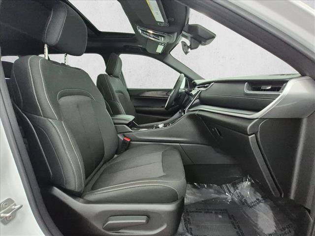 Used 2025 Jeep Grand Cherokee L Laredo w/ Luxury Tech Group I RWD image 22