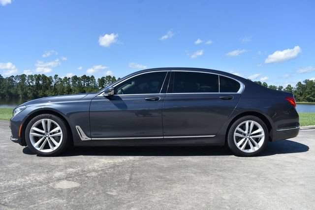 Used 2018 BMW 750i RWD image 12