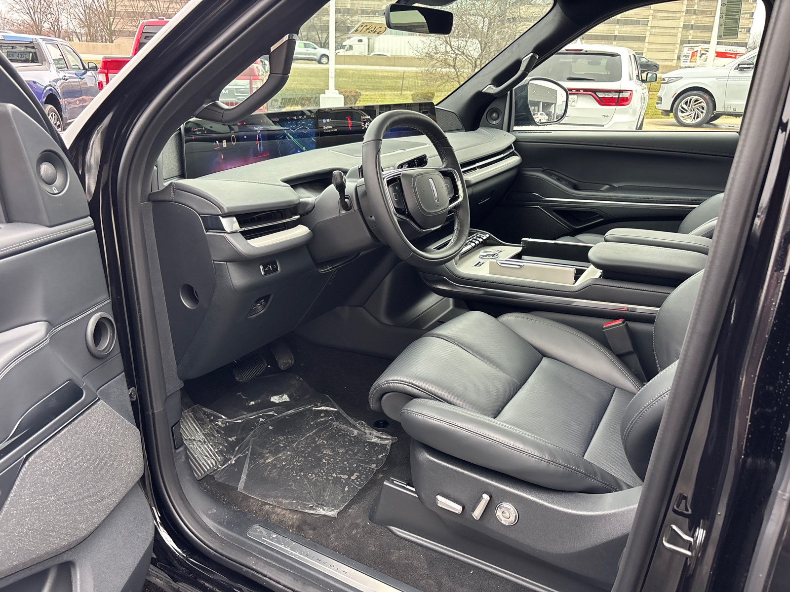 New 2026 Lincoln Navigator Reserve w/ Jet Appearance Package AWD/4WD image 24