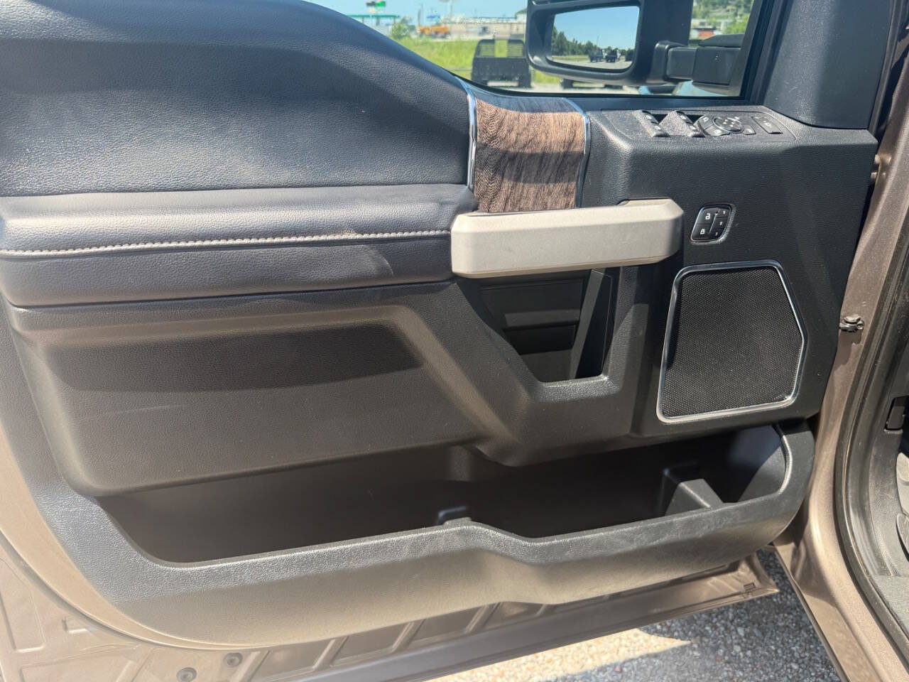 Used 2019 Ford F350 Lariat w/ Lariat Value Package AWD/4WD image 18