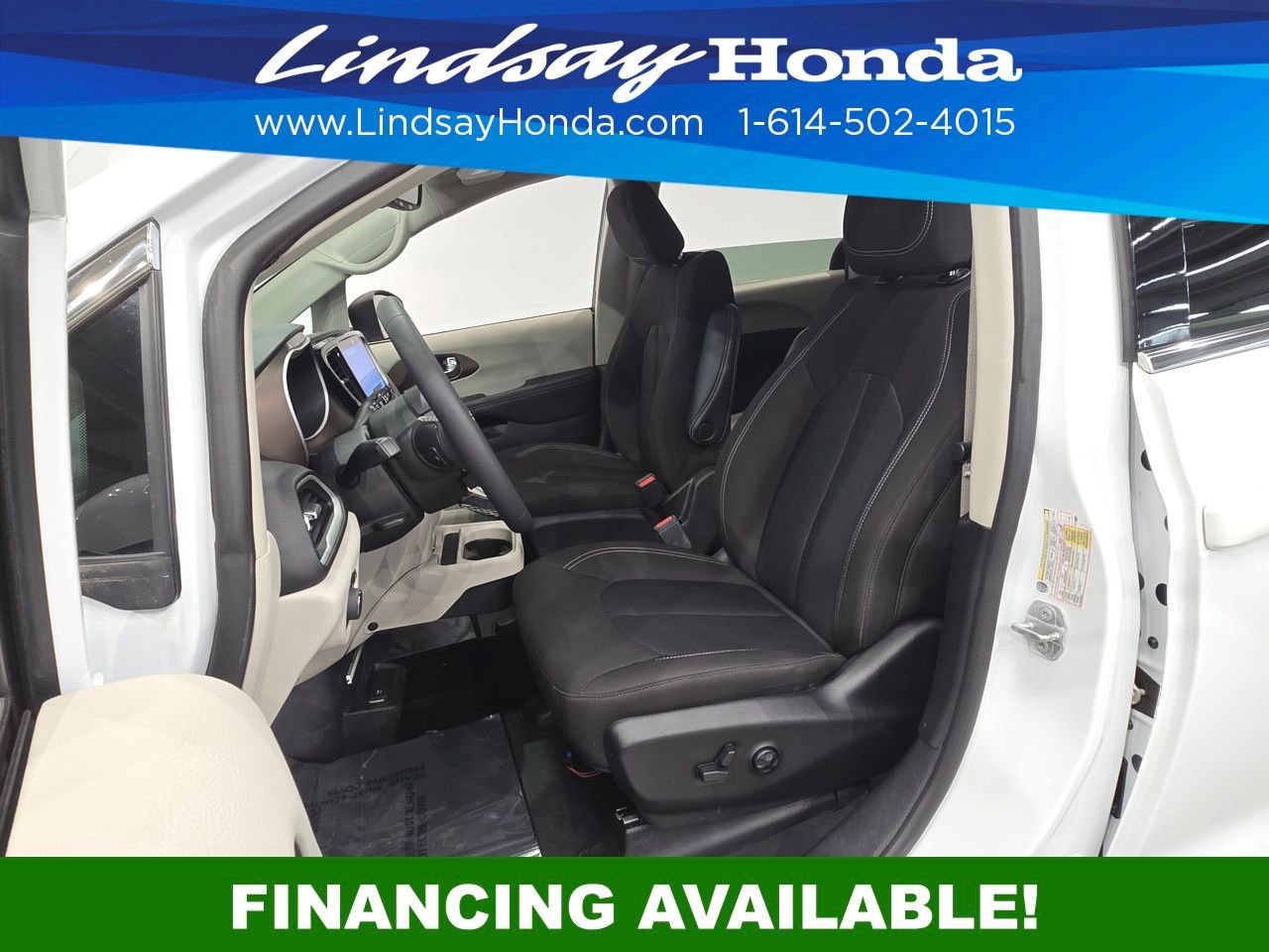 Used 2022 Chrysler Voyager LX image 11