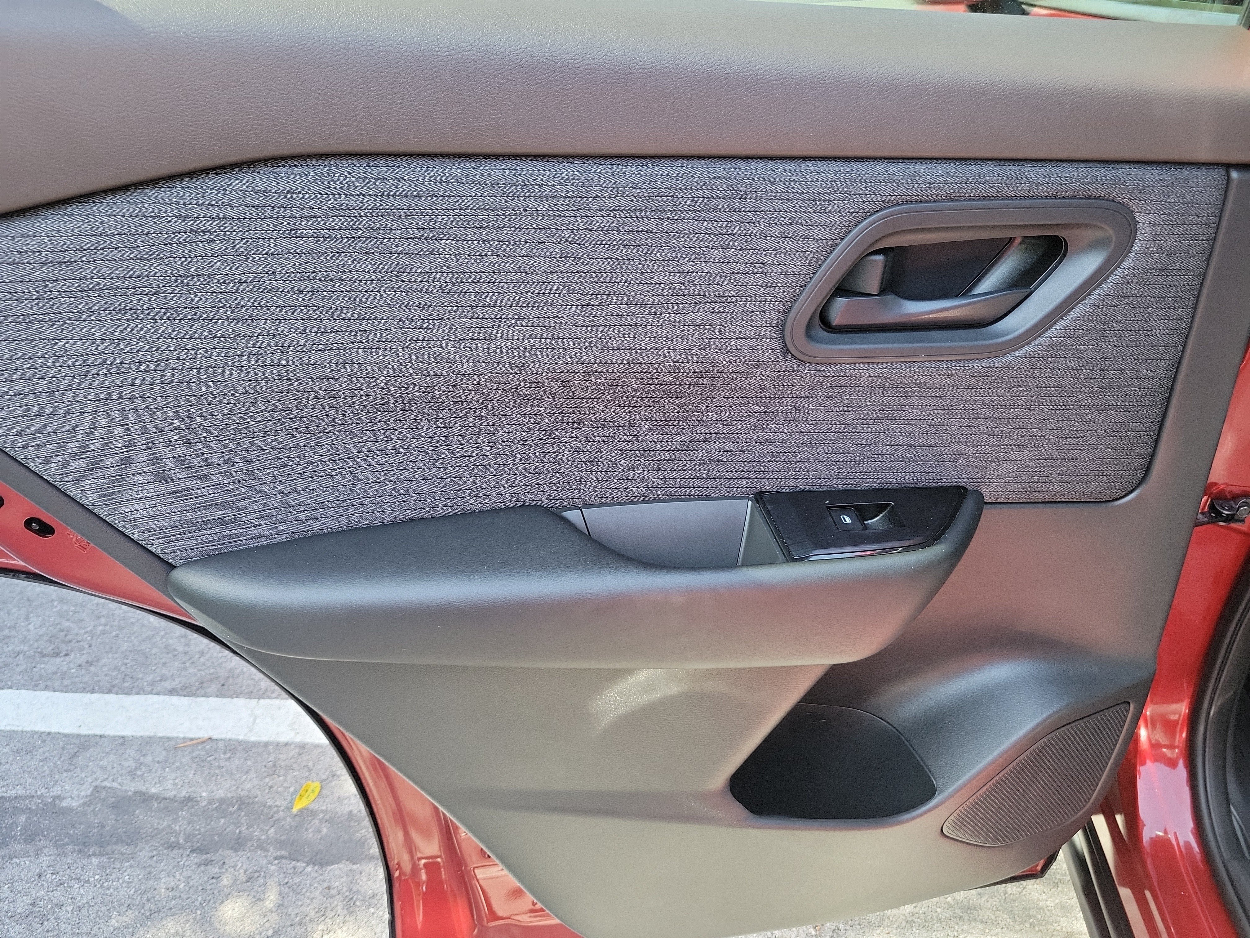 Used 2023 Nissan Rogue S AWD/4WD image 10