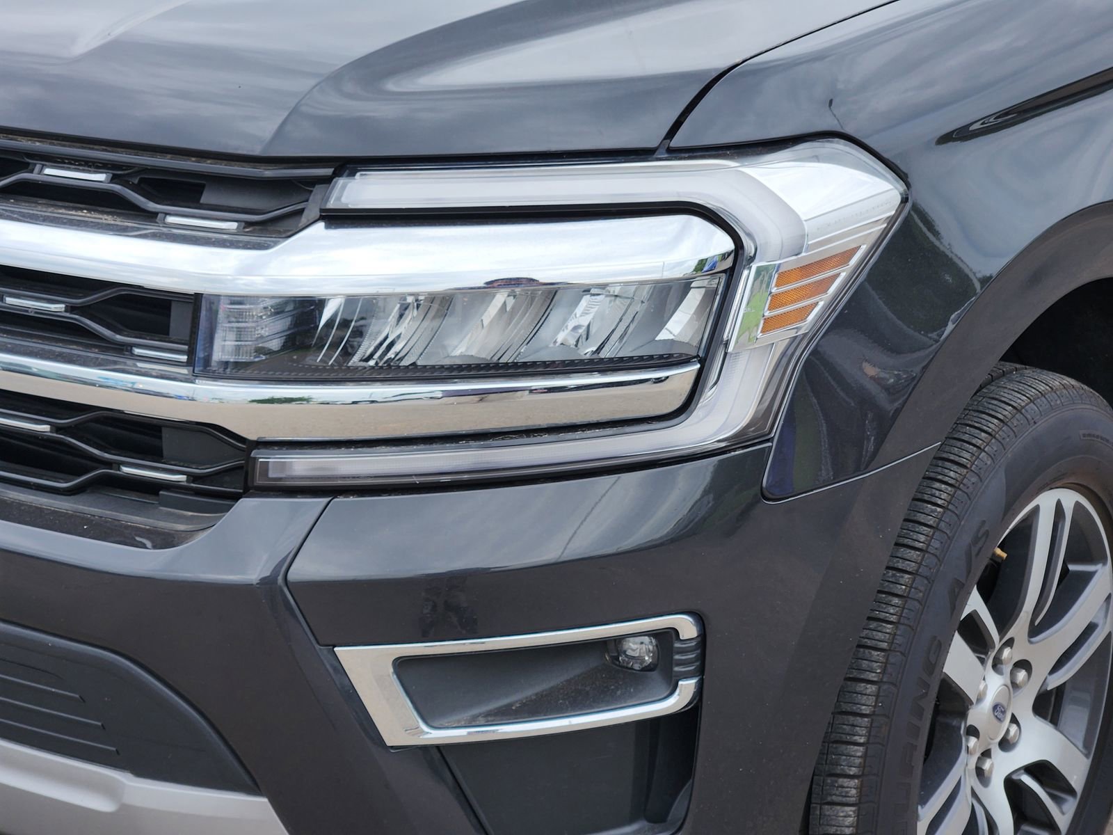 Used 2023 Ford Expedition Limited AWD/4WD image 11