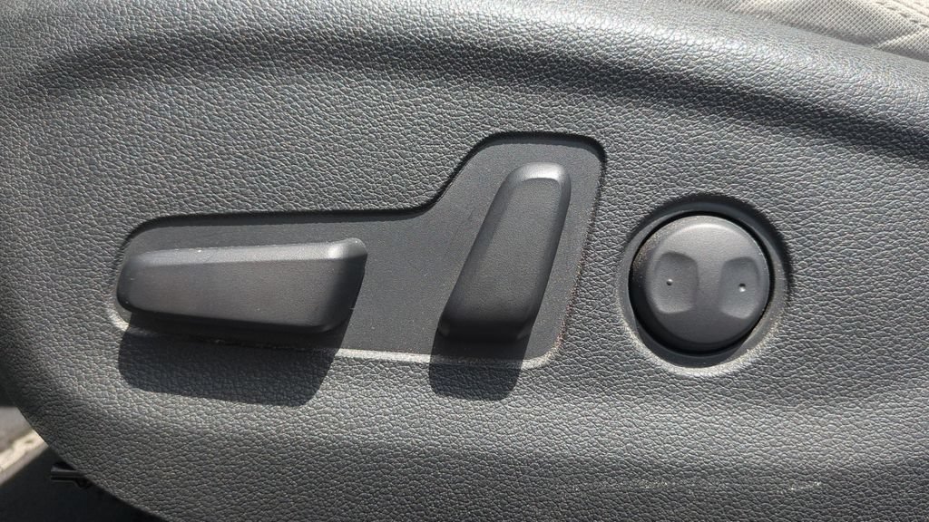 Used 2019 Hyundai Tucson Value FWD image 16