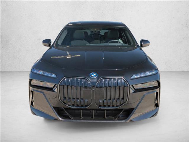 Used 2025 BMW 750e xDrive w/ Executive Package AWD/4WD image 2
