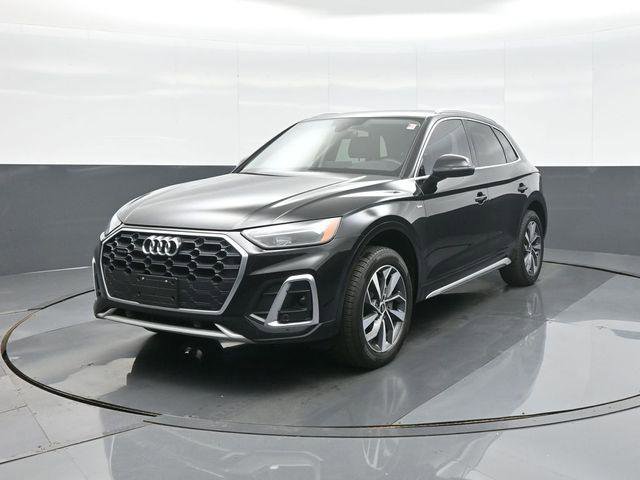 Used 2022 Audi Q5 2.0T Premium w/ Convenience Package AWD/4WD image 3