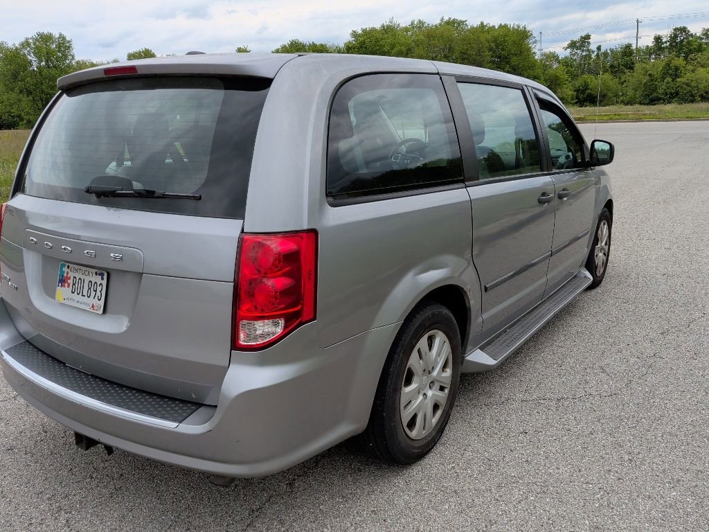 Used 2015 Dodge Grand Caravan American Value Package w/ UConnect Hands-Free Group FWD image 3