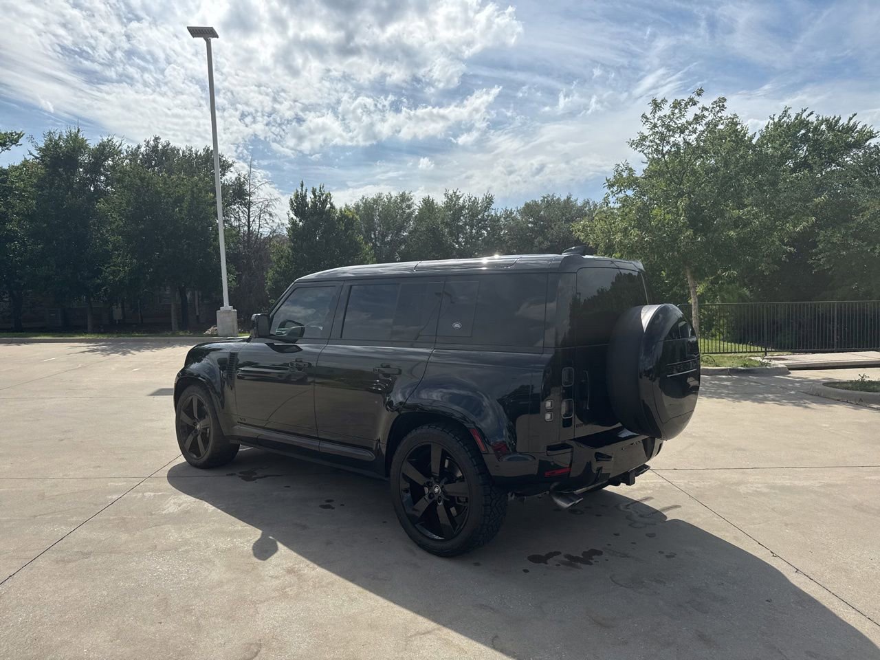 Used 2024 Land Rover Defender 110 V8 AWD/4WD image 7