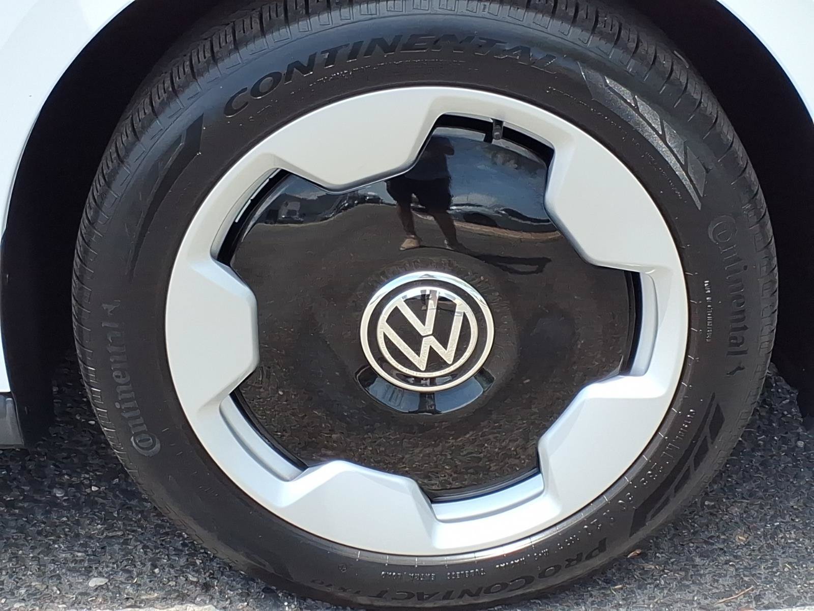 Certified 2025 Volkswagen ID. Buzz Pro S RWD image 9
