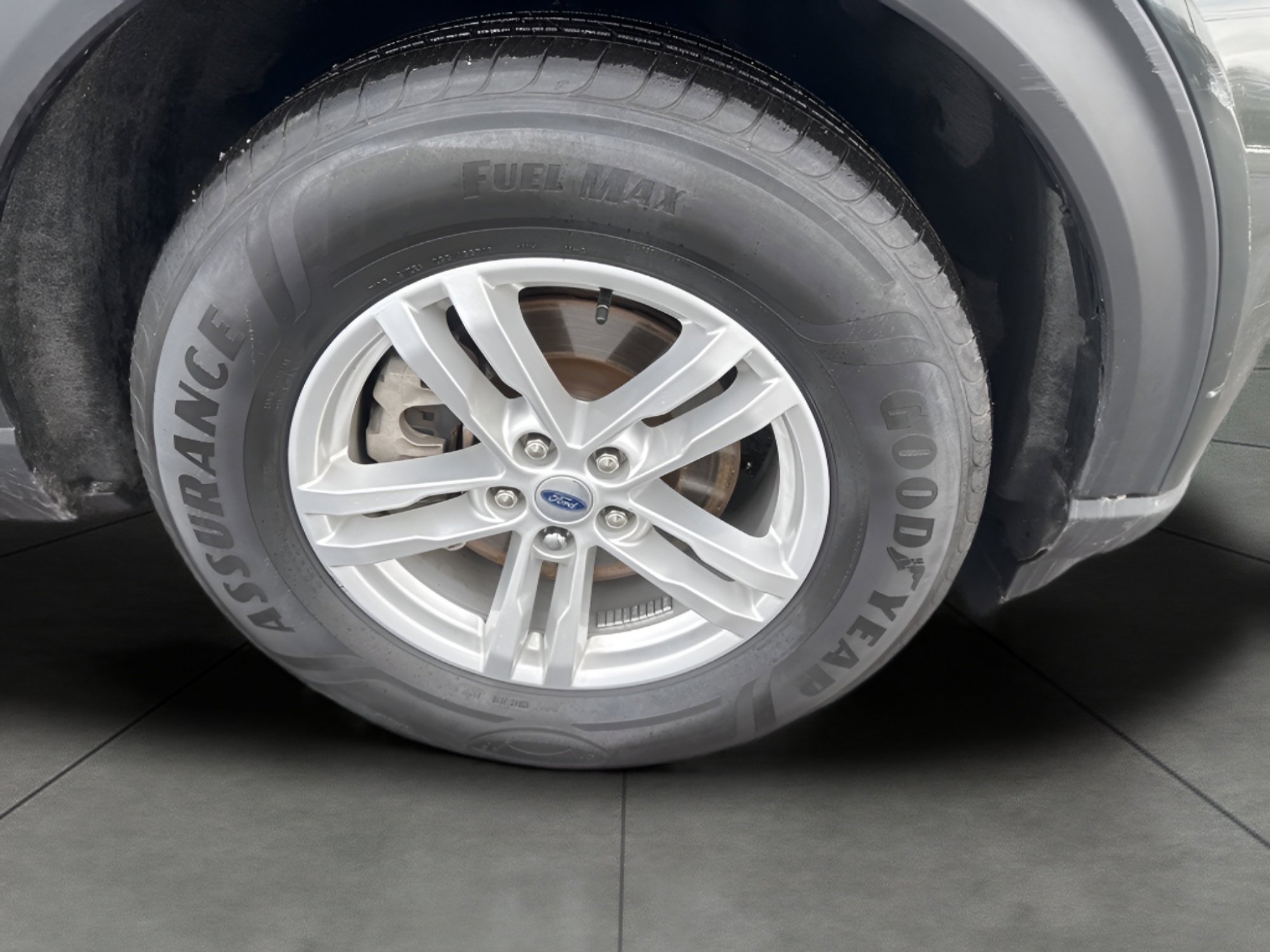 Used 2023 Ford Explorer XLT w/ Equipment Group 202A image 7