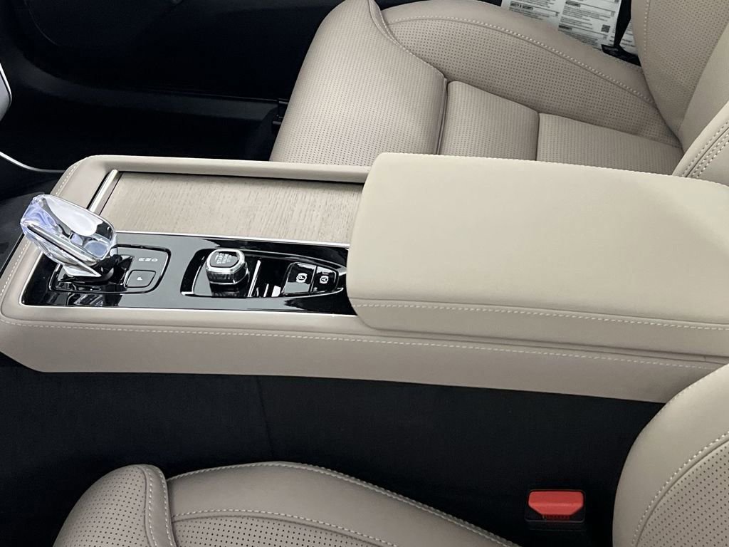 New 2026 Volvo XC90 T8 Ultra w/ Protection Package image 13