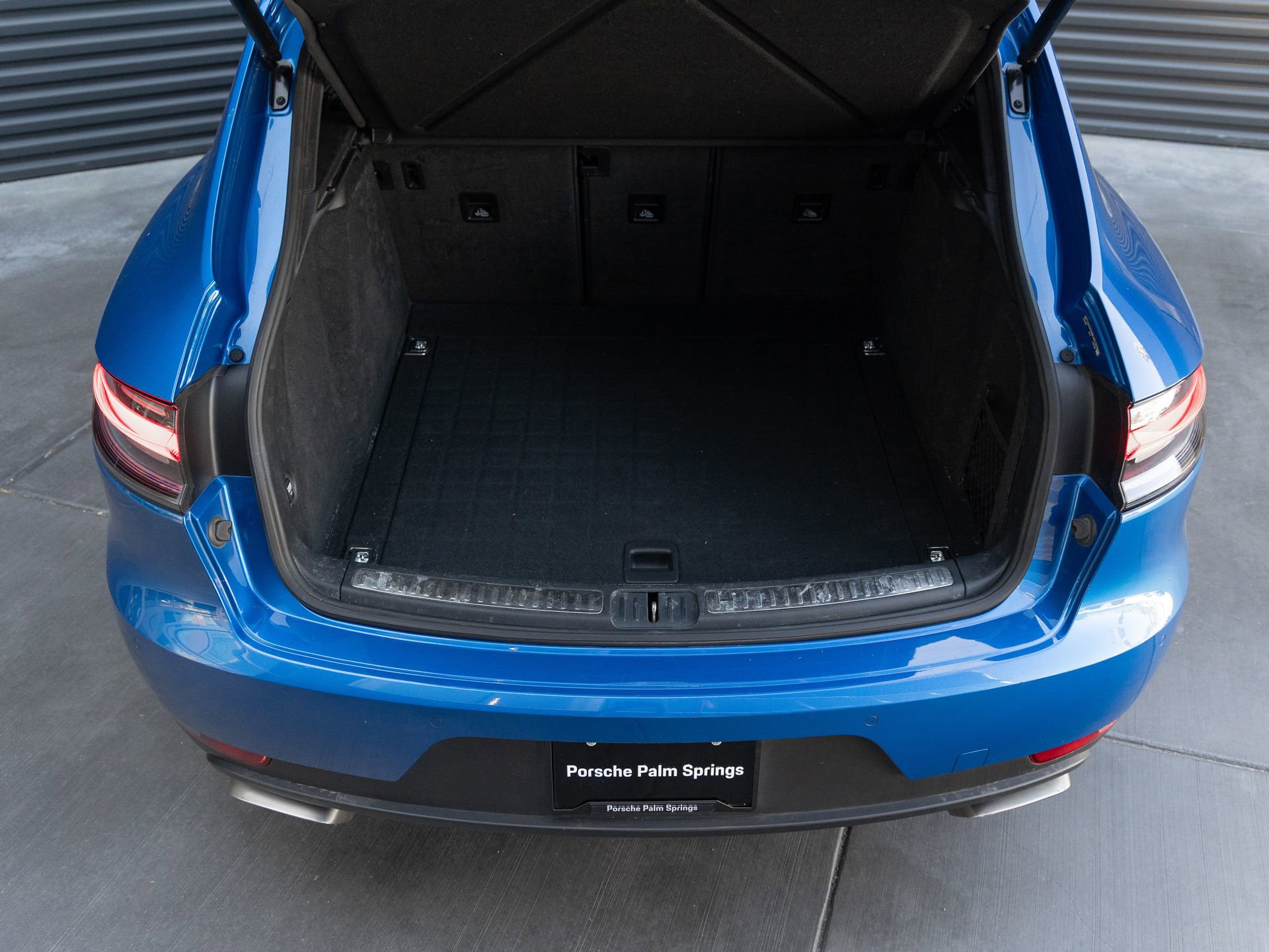 Certified 2021 Porsche Macan AWD/4WD image 26