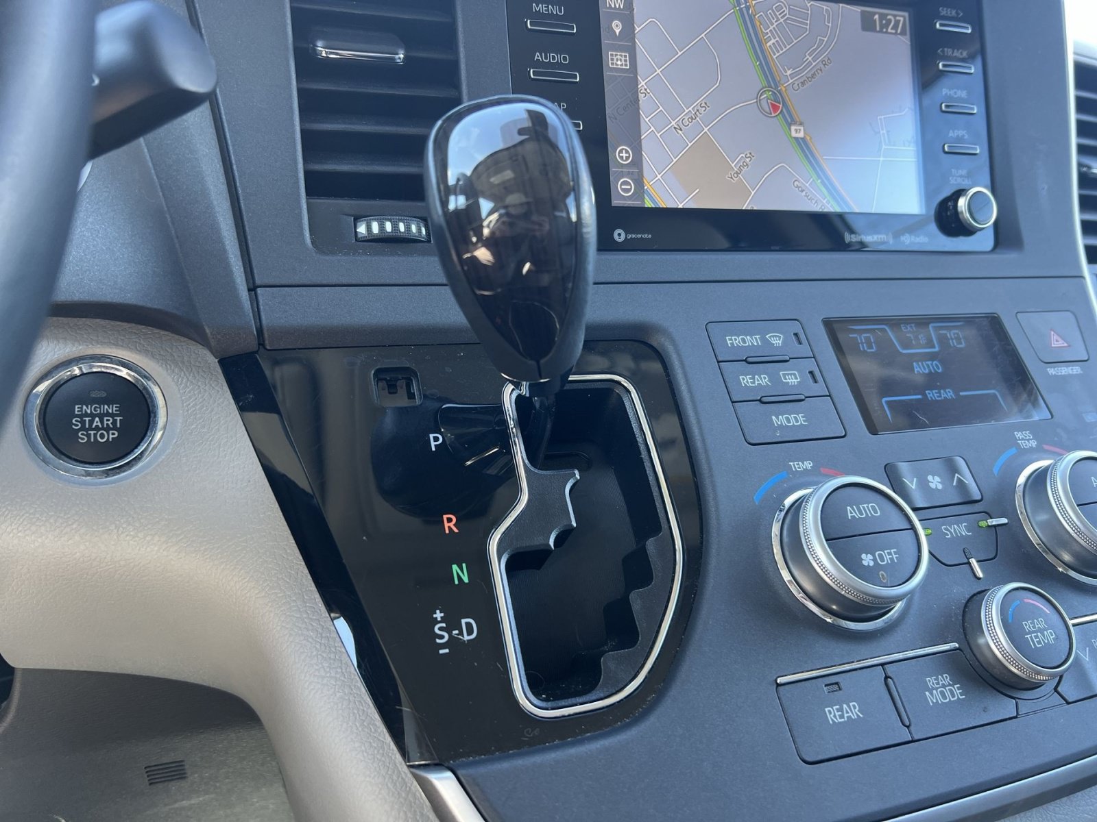 Used 2020 Toyota Sienna XLE w/ XLE Navigation Package FWD image 22