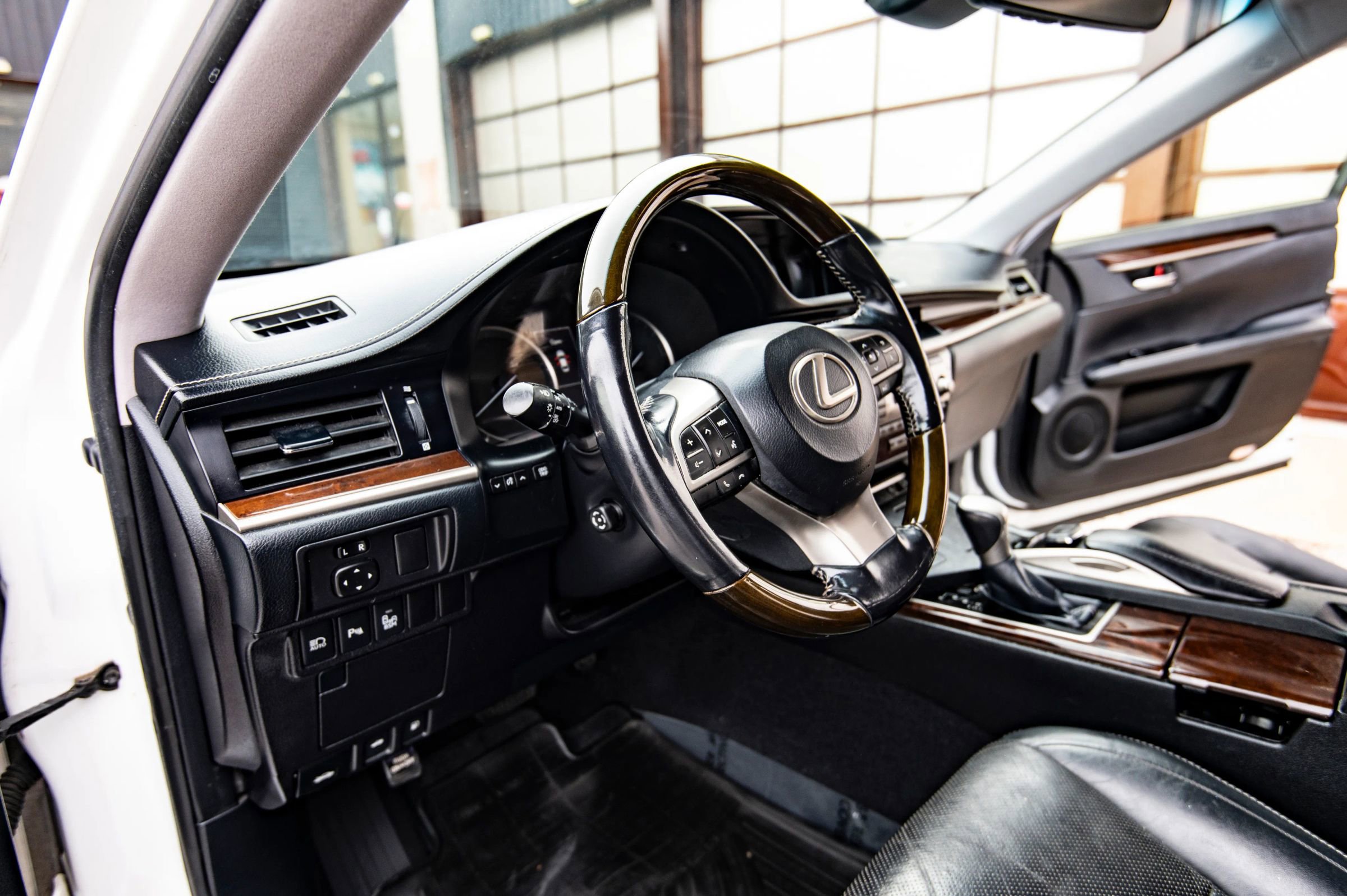 Used 2016 Lexus ES 350 image 31