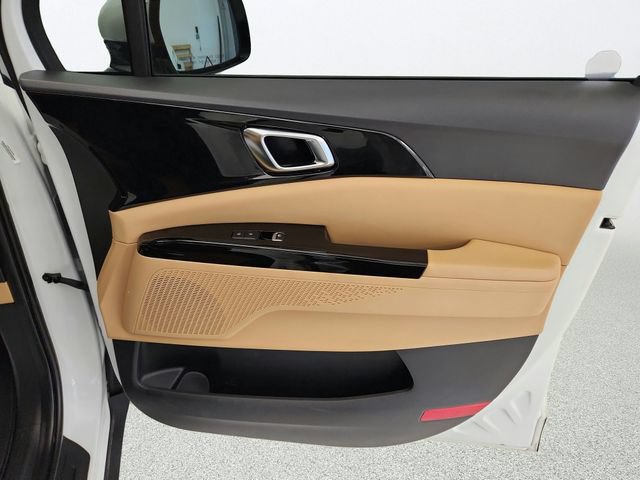Used 2024 Kia Carnival EX FWD image 27