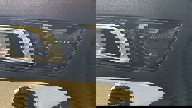 Used 2015 Mercedes-Benz SLK 250 image 14