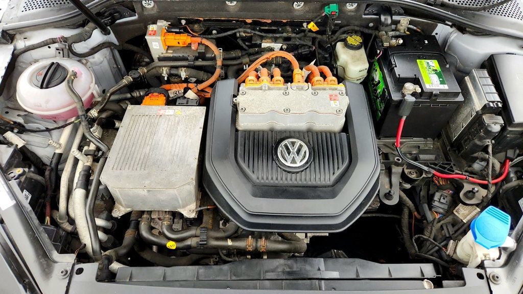 Used 2015 Volkswagen e-Golf SEL Premium FWD image 24
