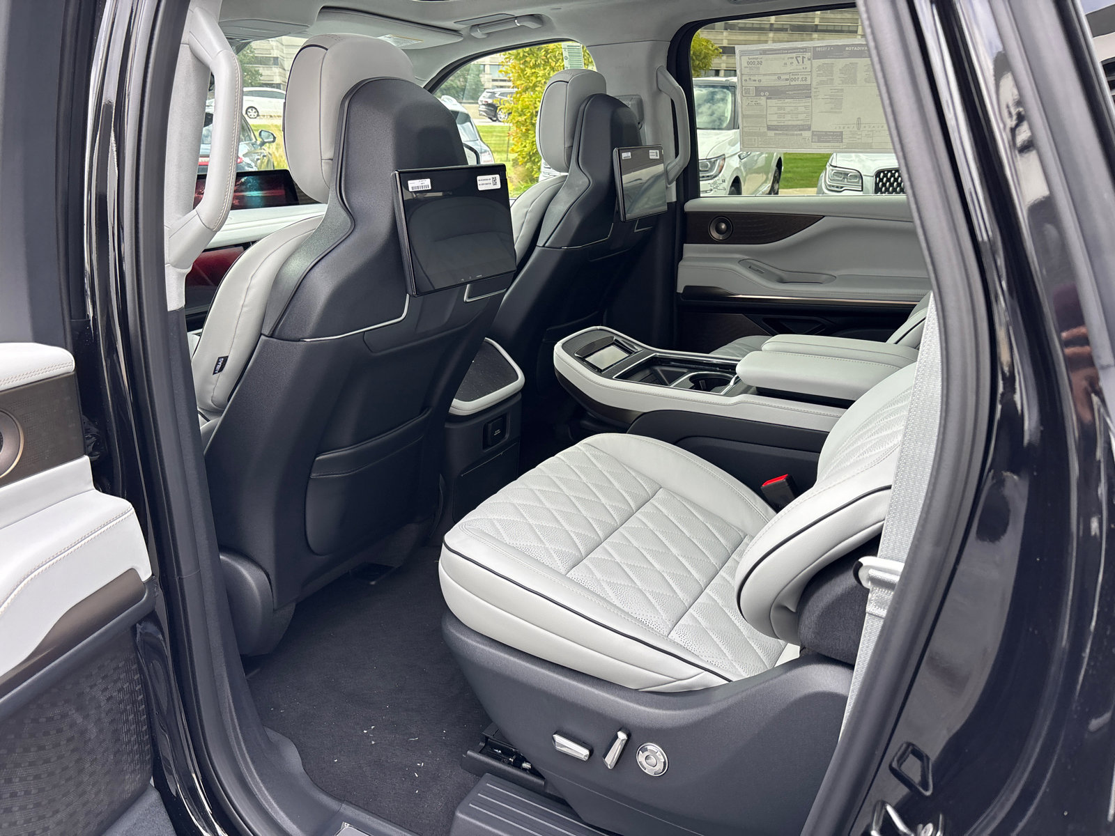 New 2025 Lincoln Navigator L Black Label image 28