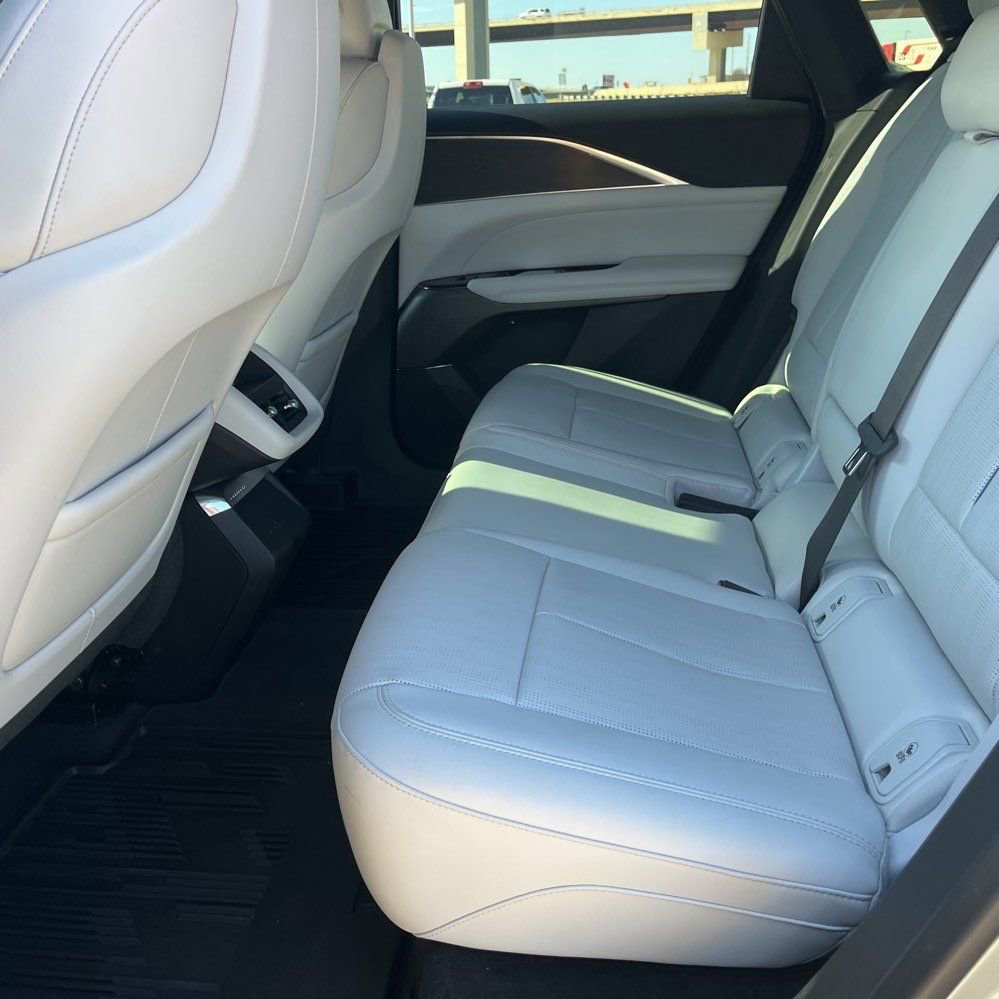 Used 2024 Cadillac Lyriq Luxury image 14