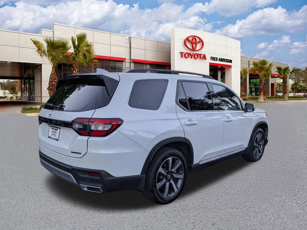 Used 2025 Honda Pilot Touring image 4