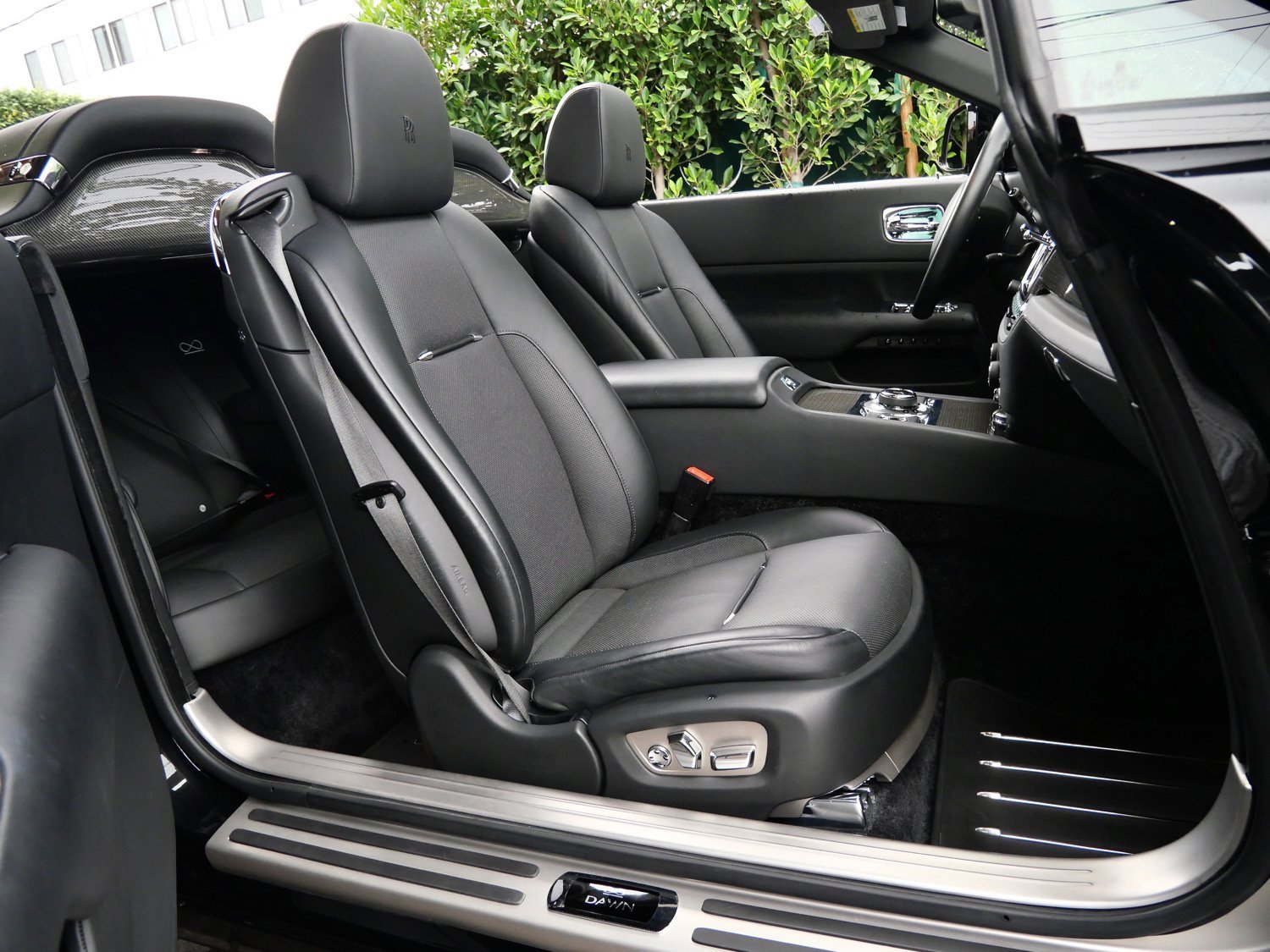 Used 2020 Rolls-Royce Dawn image 4