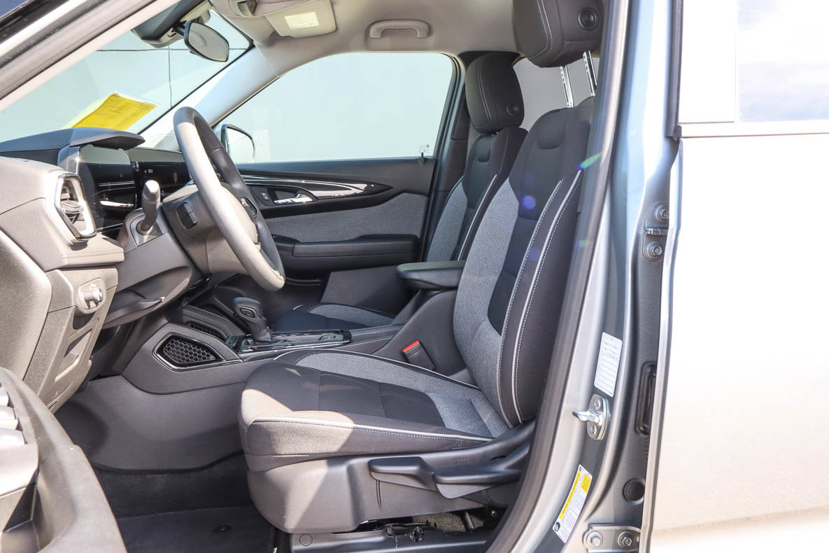 Used 2025 Chevrolet TrailBlazer LT AWD/4WD image 7