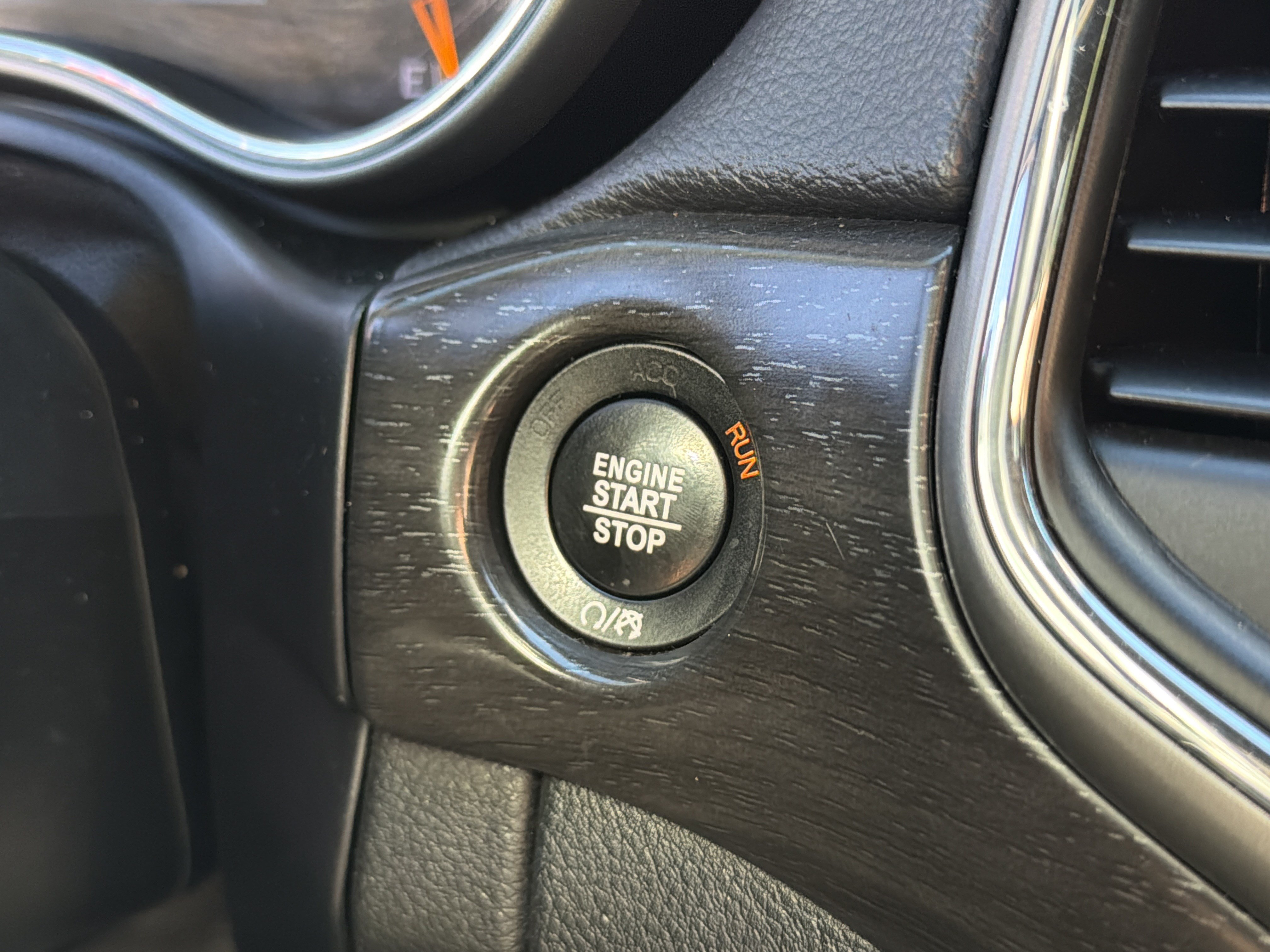 Used 2017 Jeep Grand Cherokee Altitude RWD image 19