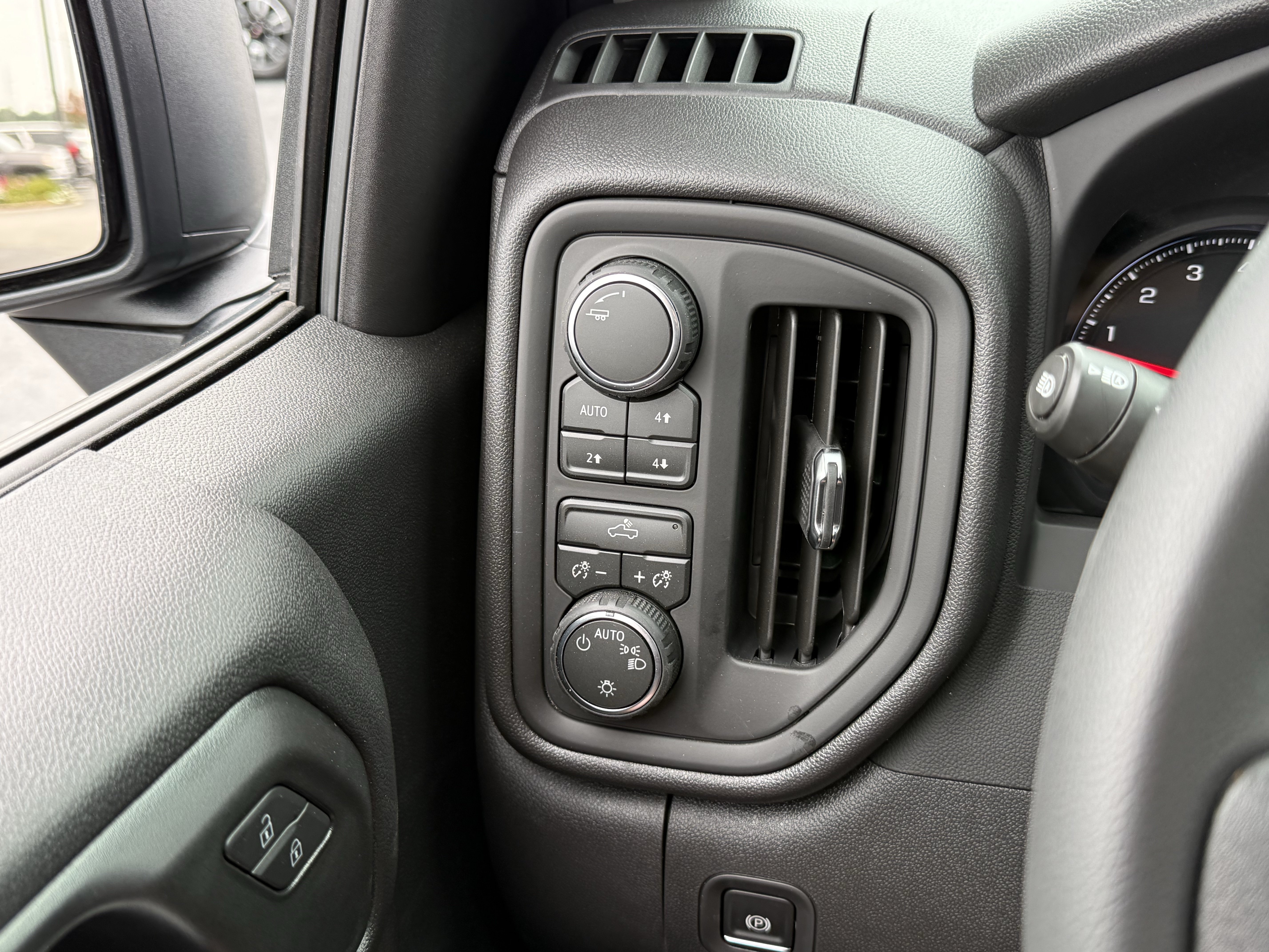 New 2026 Chevrolet Silverado 1500 Custom Trail Boss w/ Dark Appearance Package AWD/4WD image 25