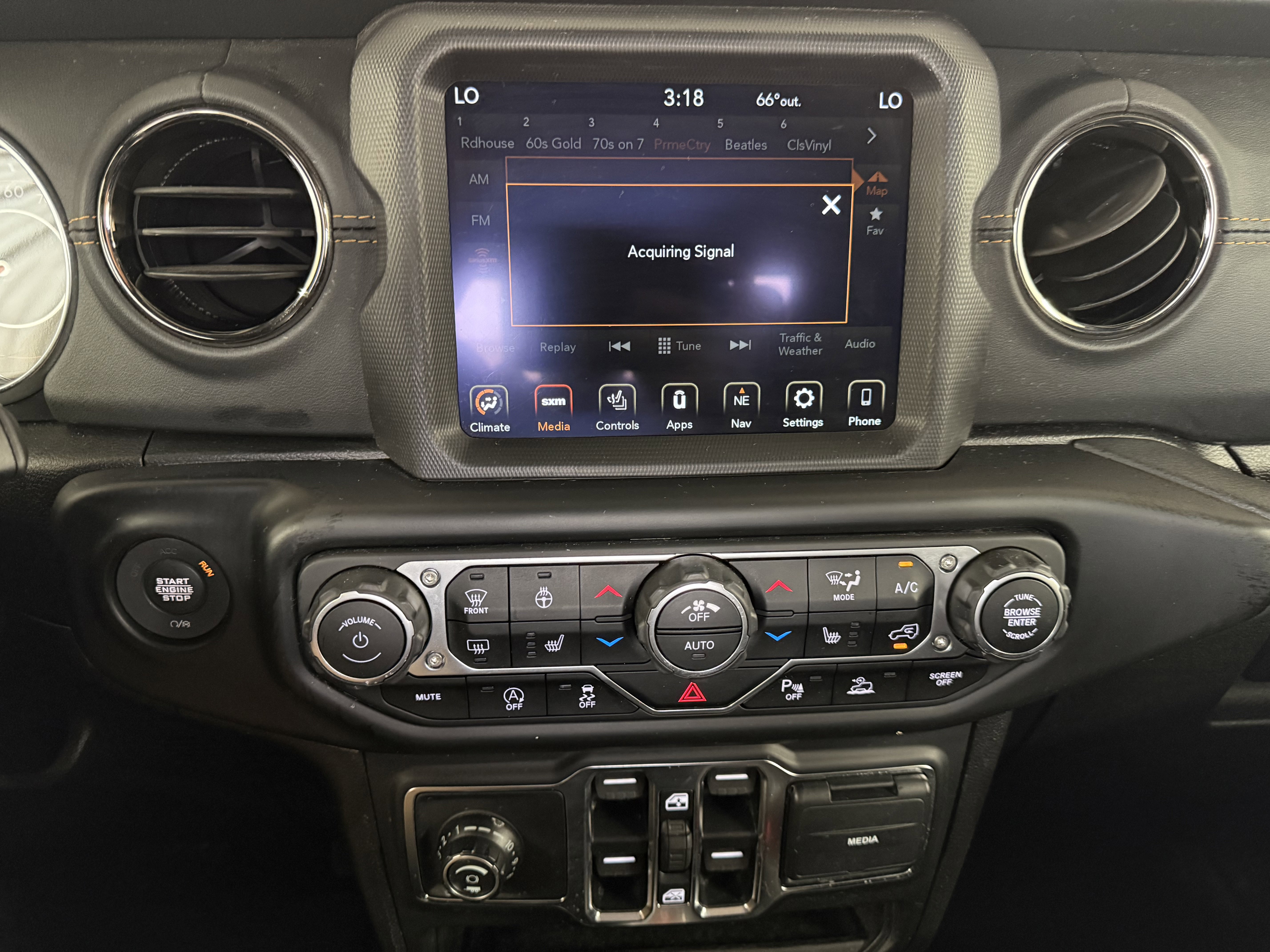 Used 2021 Jeep Gladiator Overland AWD/4WD image 14