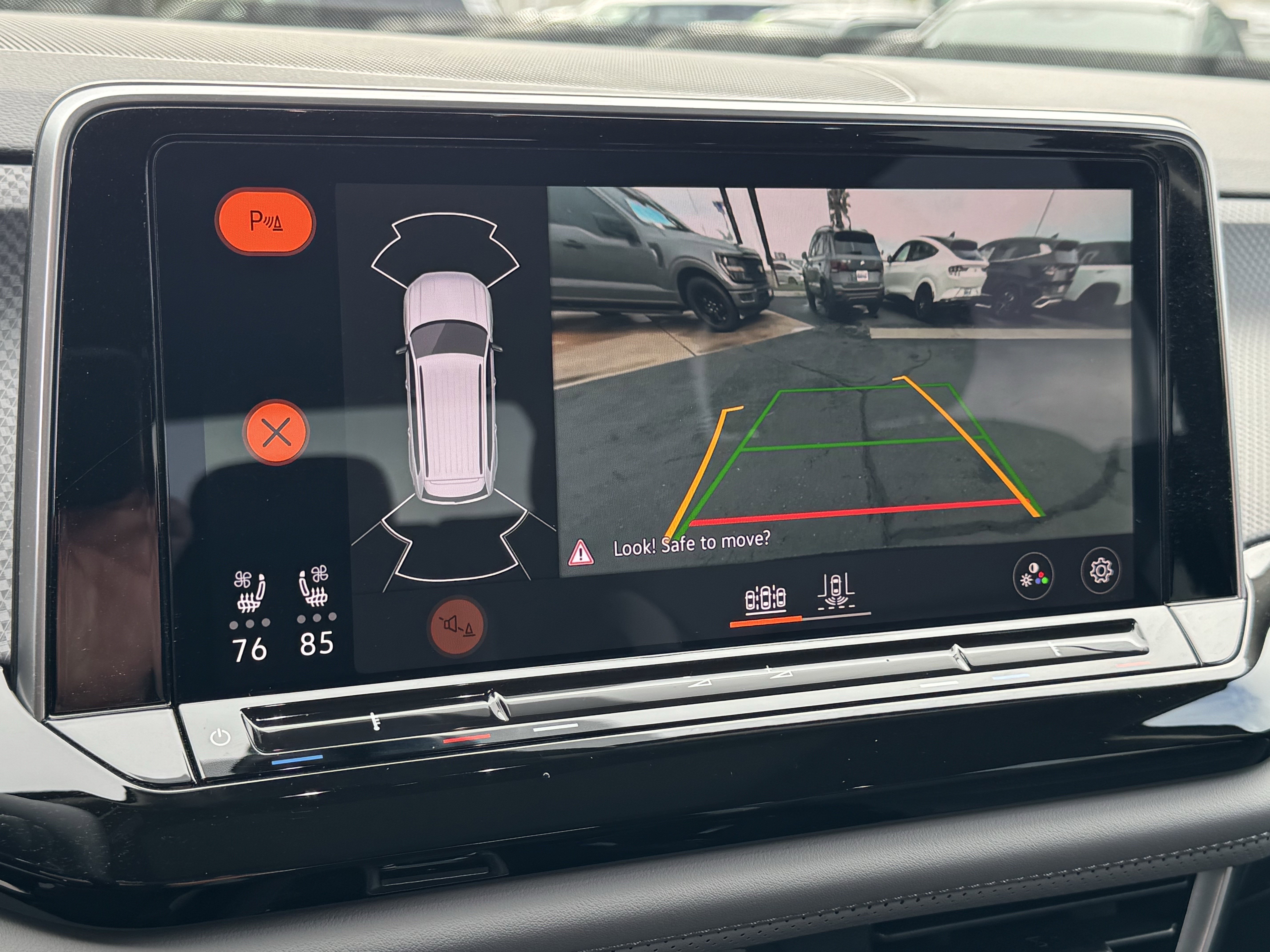 Used 2025 Volkswagen Atlas Peak Edition SE image 28