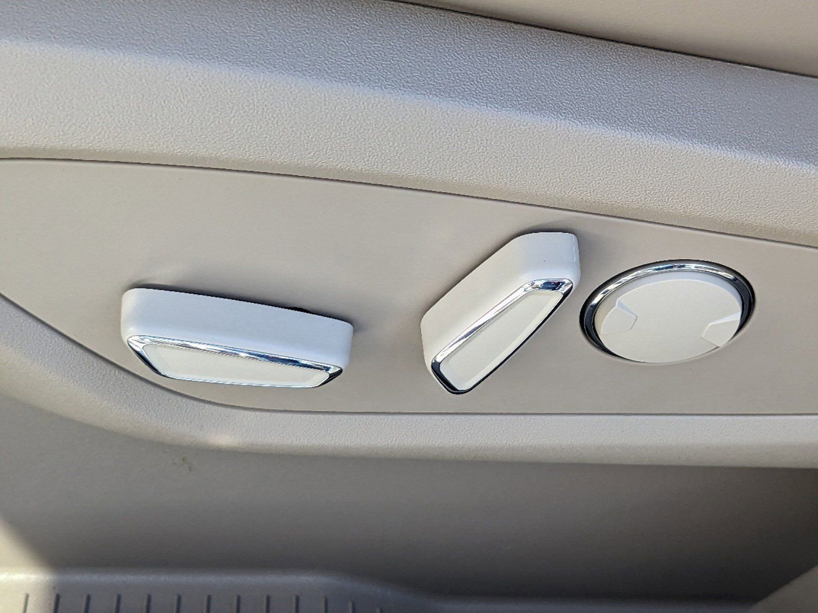 Certified 2023 Lincoln Nautilus Reserve w/ Equipment Group 201A image 22