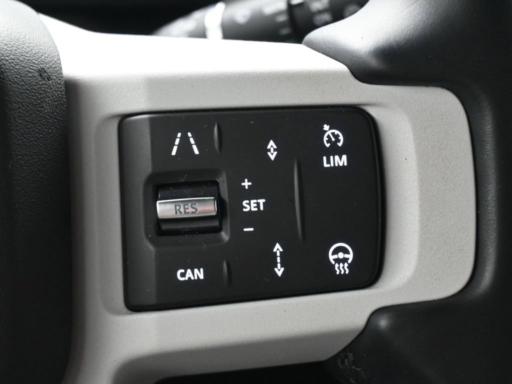 Used 2025 Land Rover Defender 130 X-Dynamic SE AWD/4WD image 20